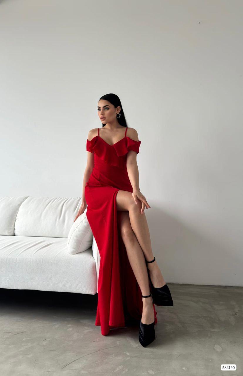 Crep Dokuma Kumaş Askılı Düşük Omuz Volan Detay Yan Uzun Abiye Yırtmaçlı Elbisemiz