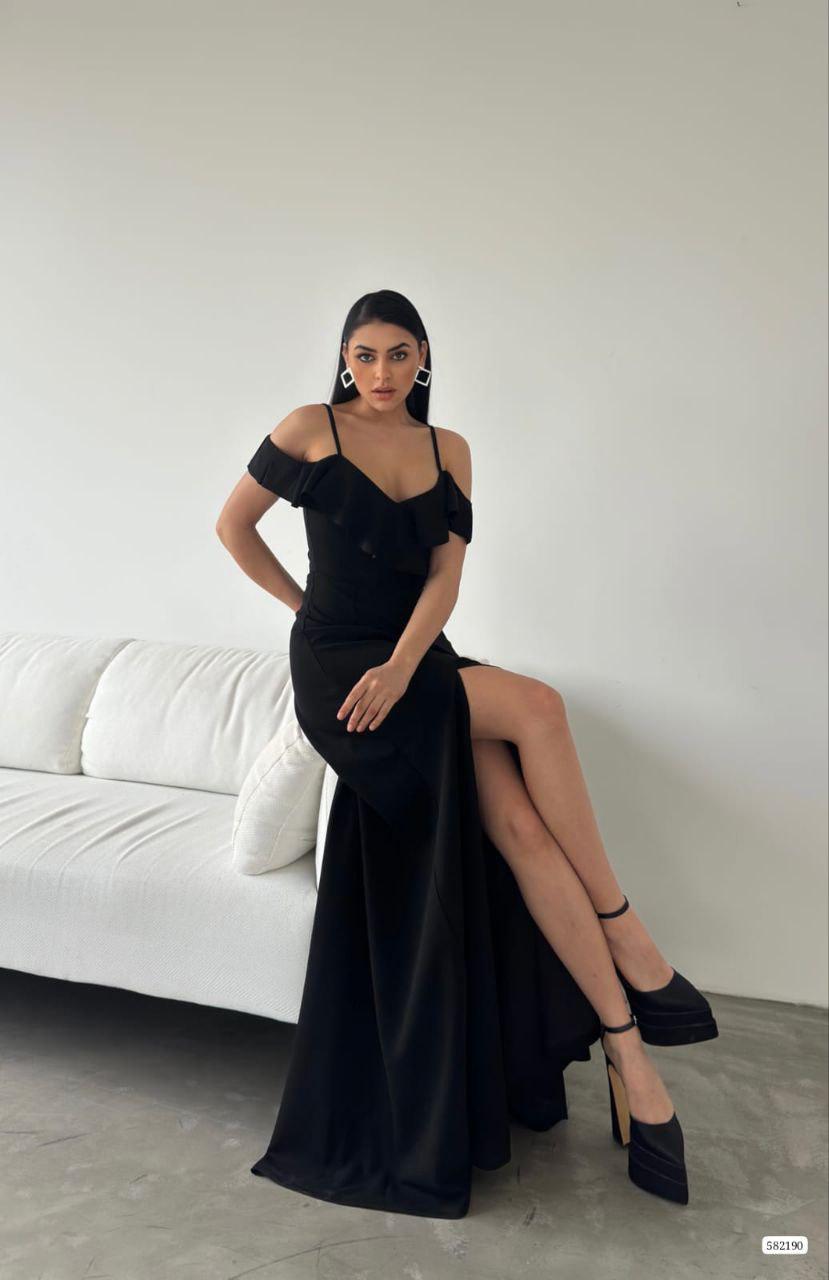 Crep Dokuma Kumaş Askılı Düşük Omuz Volan Detay Yan Uzun Abiye Yırtmaçlı Elbisemiz