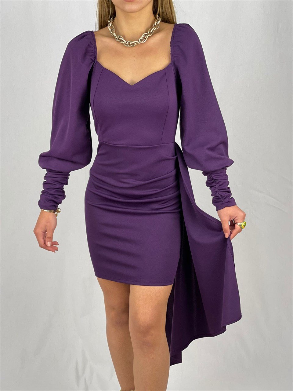 Crep Dokuma Kumaş Balon Kol Etek Detay Kalp Yaka Elbise