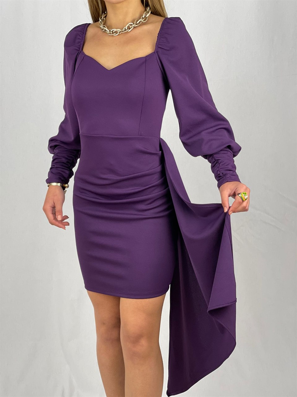 Crep Dokuma Kumaş Balon Kol Etek Detay Kalp Yaka Elbise