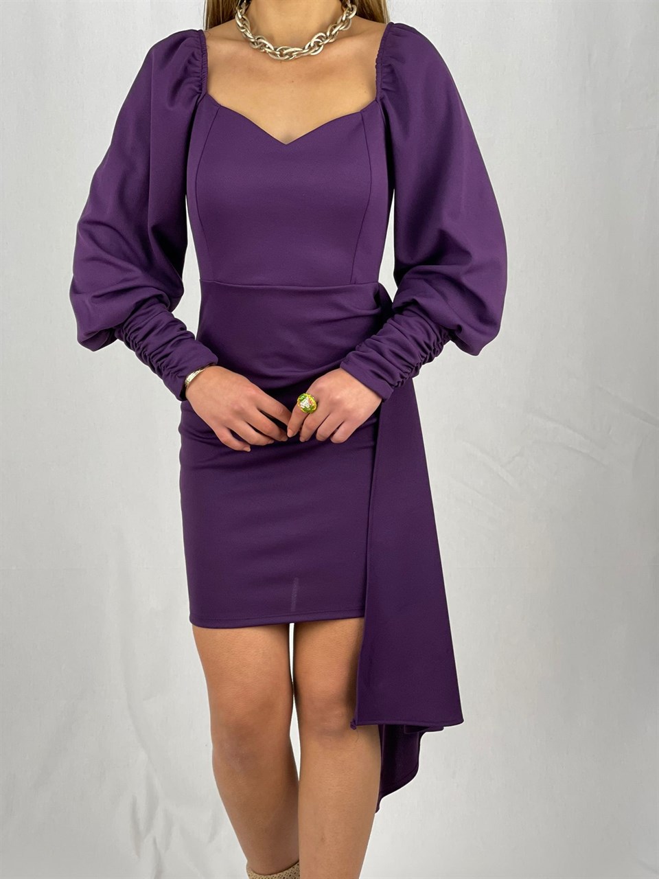 Crep Dokuma Kumaş Balon Kol Etek Detay Kalp Yaka Elbise