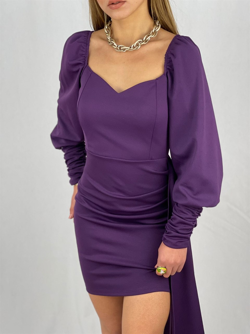 Crep Dokuma Kumaş Balon Kol Etek Detay Kalp Yaka Elbise