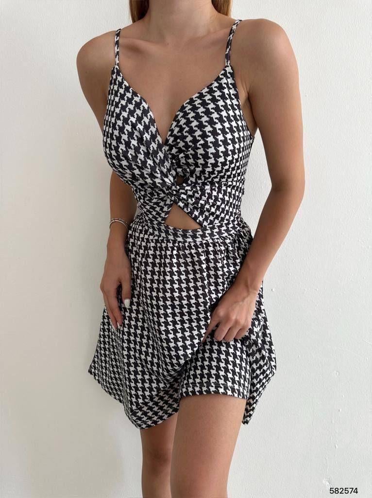 Crep Dokuma Kumaş Bel Dekolteli Askılı Kazayağı Desenli Kloş Elbisemiz