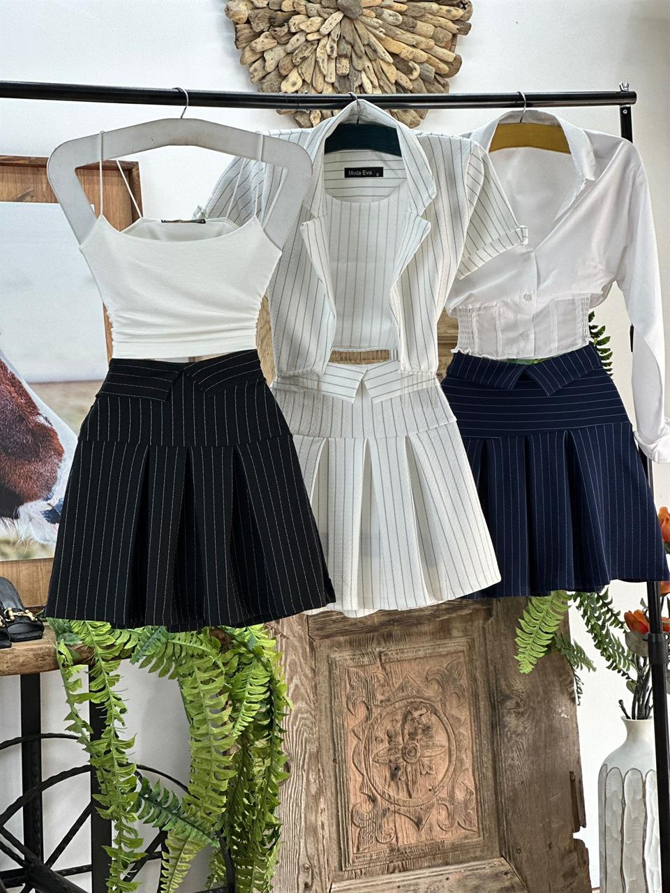 Crep Dokuma Kumaş Bel Detay Pileli Fermuarsız Etek 