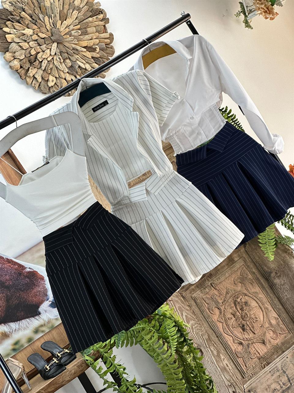 Crep Dokuma Kumaş Bel Detay Pileli Fermuarsız Etek 