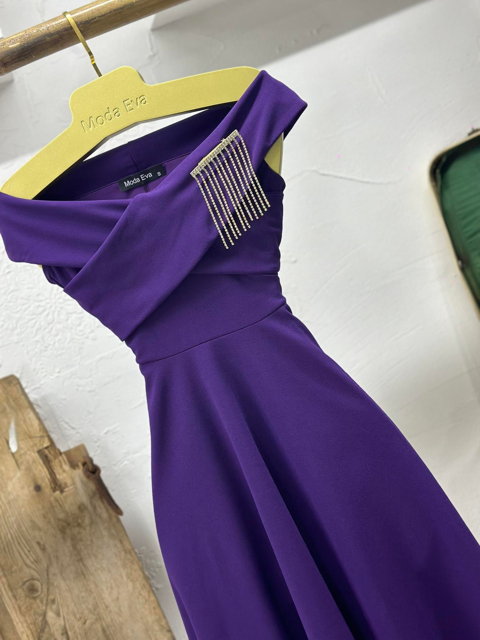 Crep Dokuma Kumaş Çapraz Yaka Midi Boy Elbise