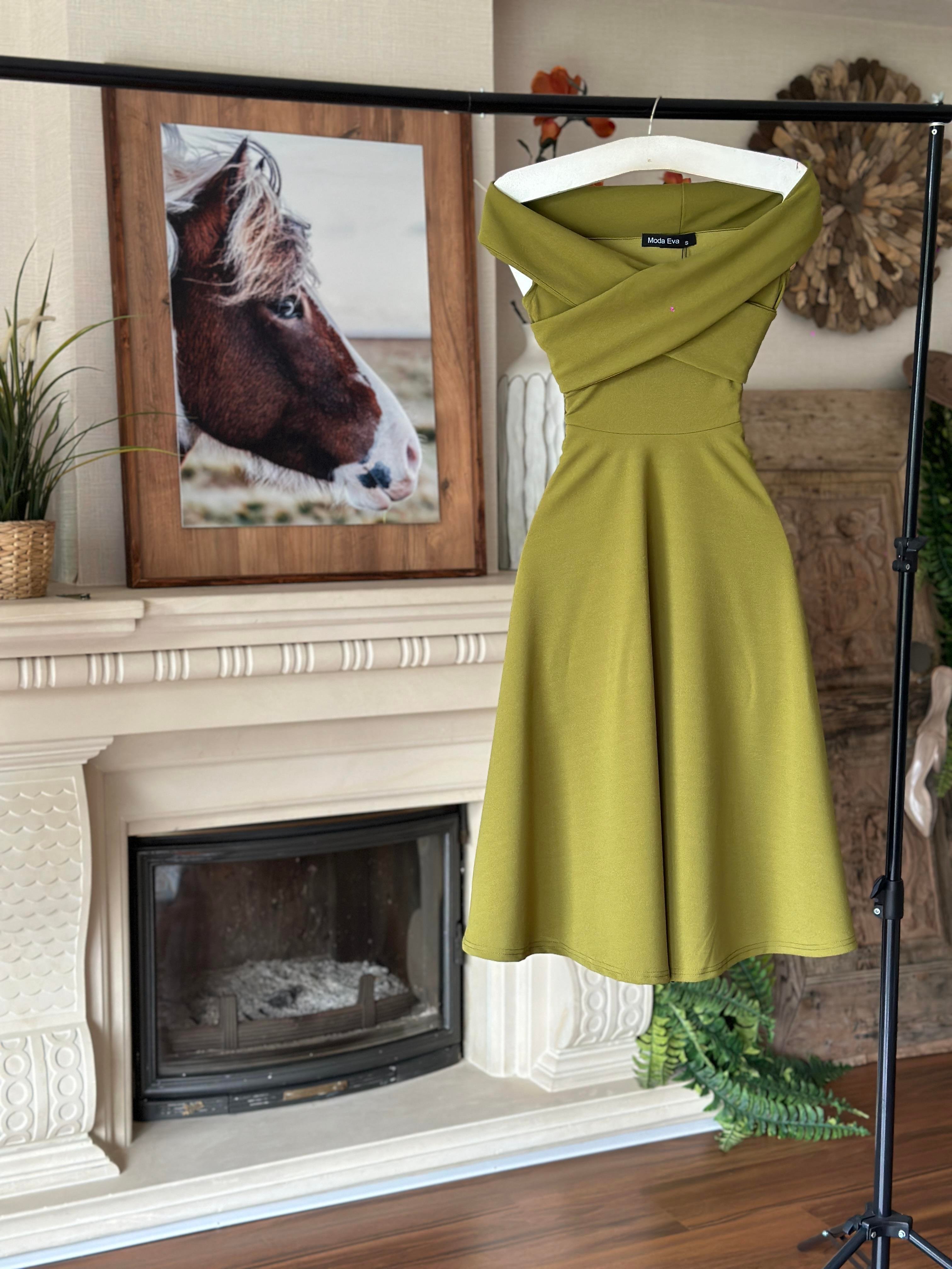 Crep Dokuma Kumaş Çapraz Yaka Midi Boy Elbise