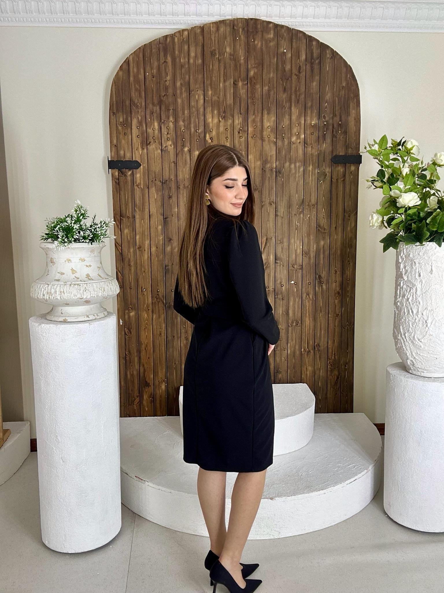 Crep Dokuma Kumaş Dik Yaka Kemerli Cepli Kalem Elbise Siyah