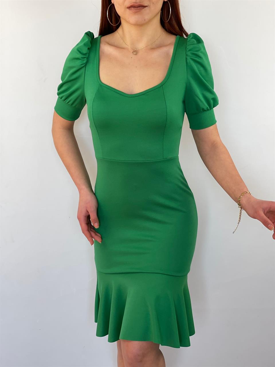 Crep Dokuma Kumaş Kalp Yaka Eteği Volanlı Elbise 