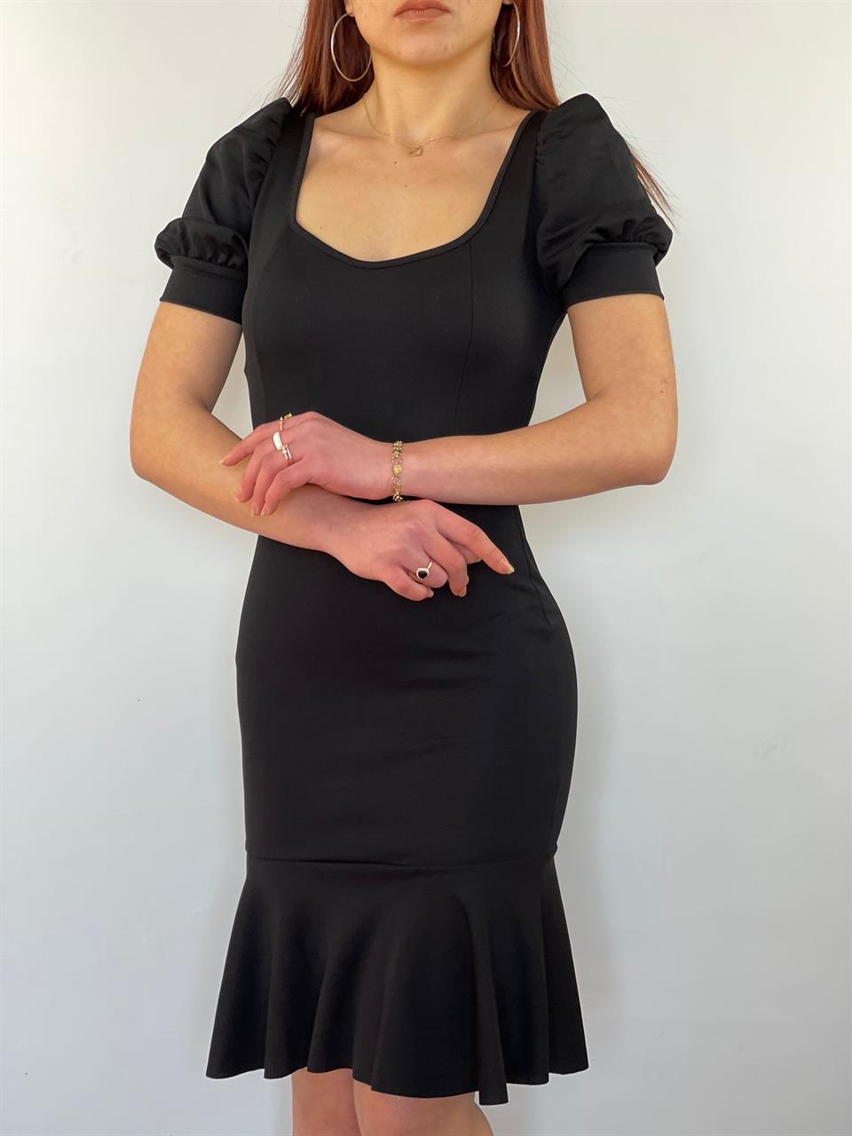 Crep Dokuma Kumaş Kalp Yaka Eteği Volanlı Elbise 