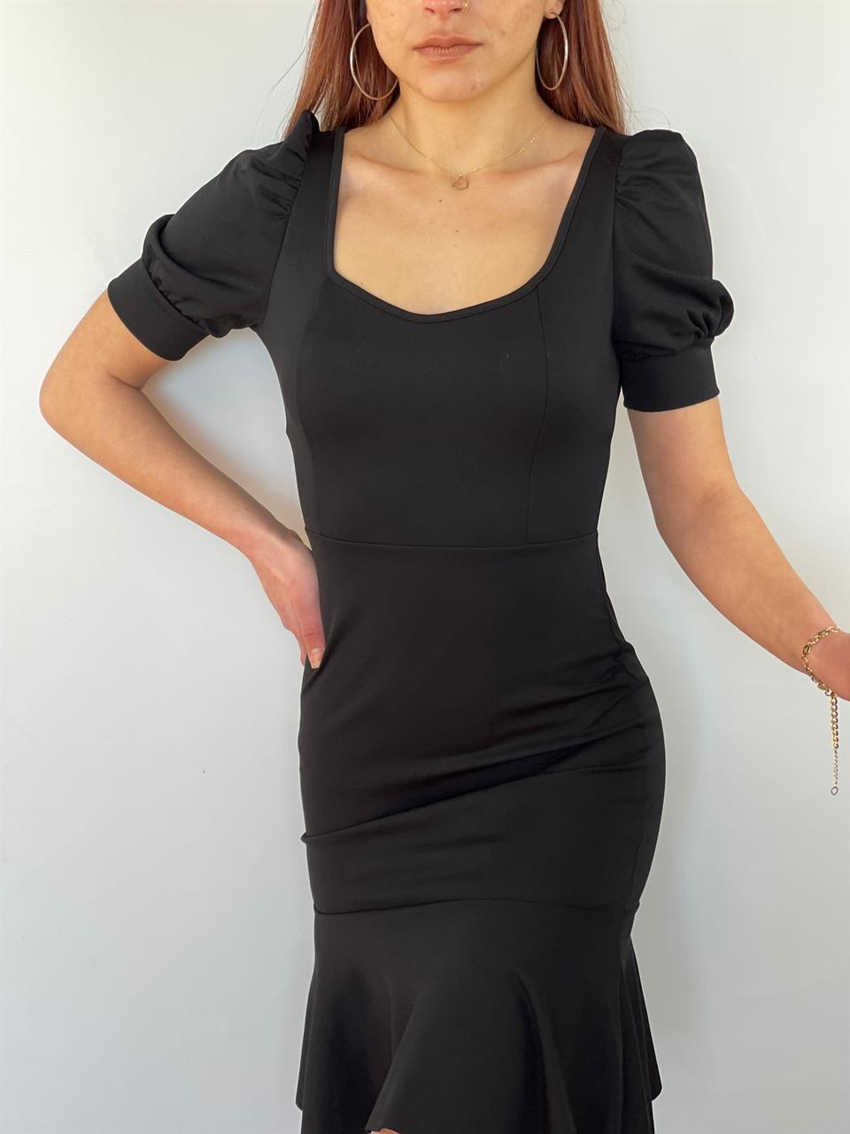 Crep Dokuma Kumaş Kalp Yaka Eteği Volanlı Elbise 