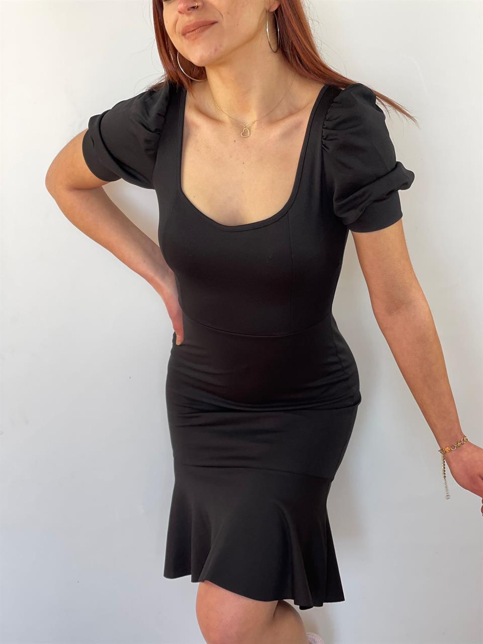 Crep Dokuma Kumaş Kalp Yaka Eteği Volanlı Elbise 