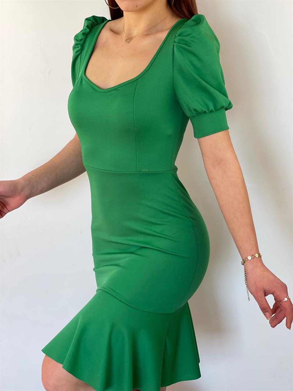 Crep Dokuma Kumaş Kalp Yaka Eteği Volanlı Elbise 