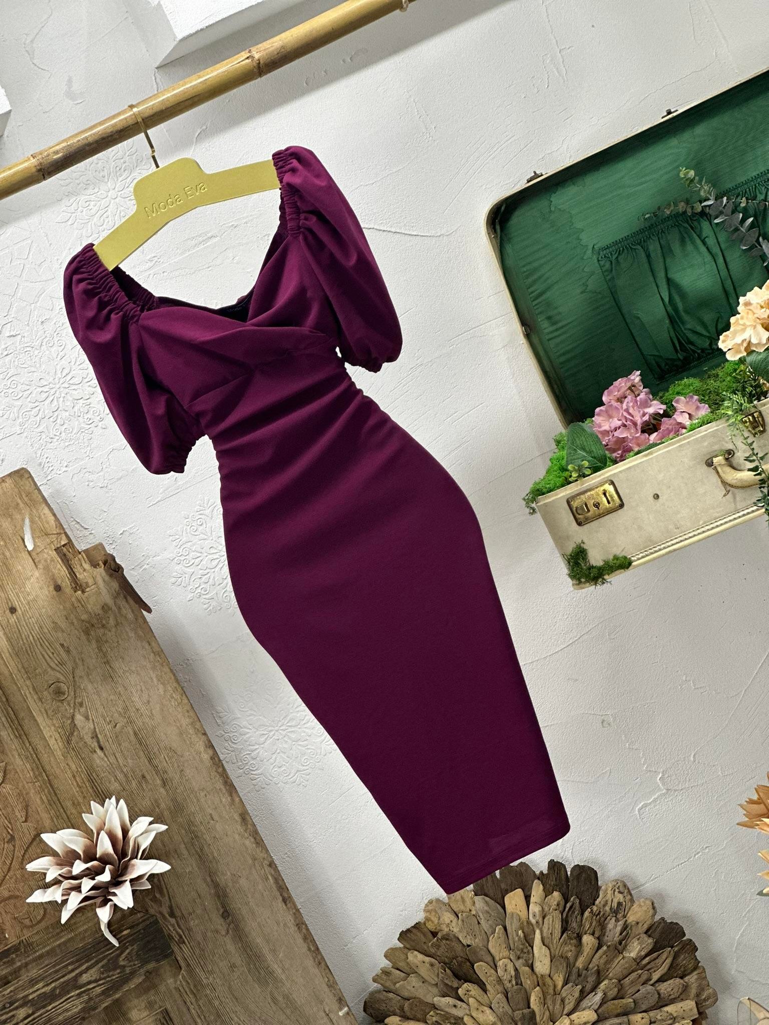 Crep Dokuma Kumaş Kalp Yaka Kalem Elbisemiz