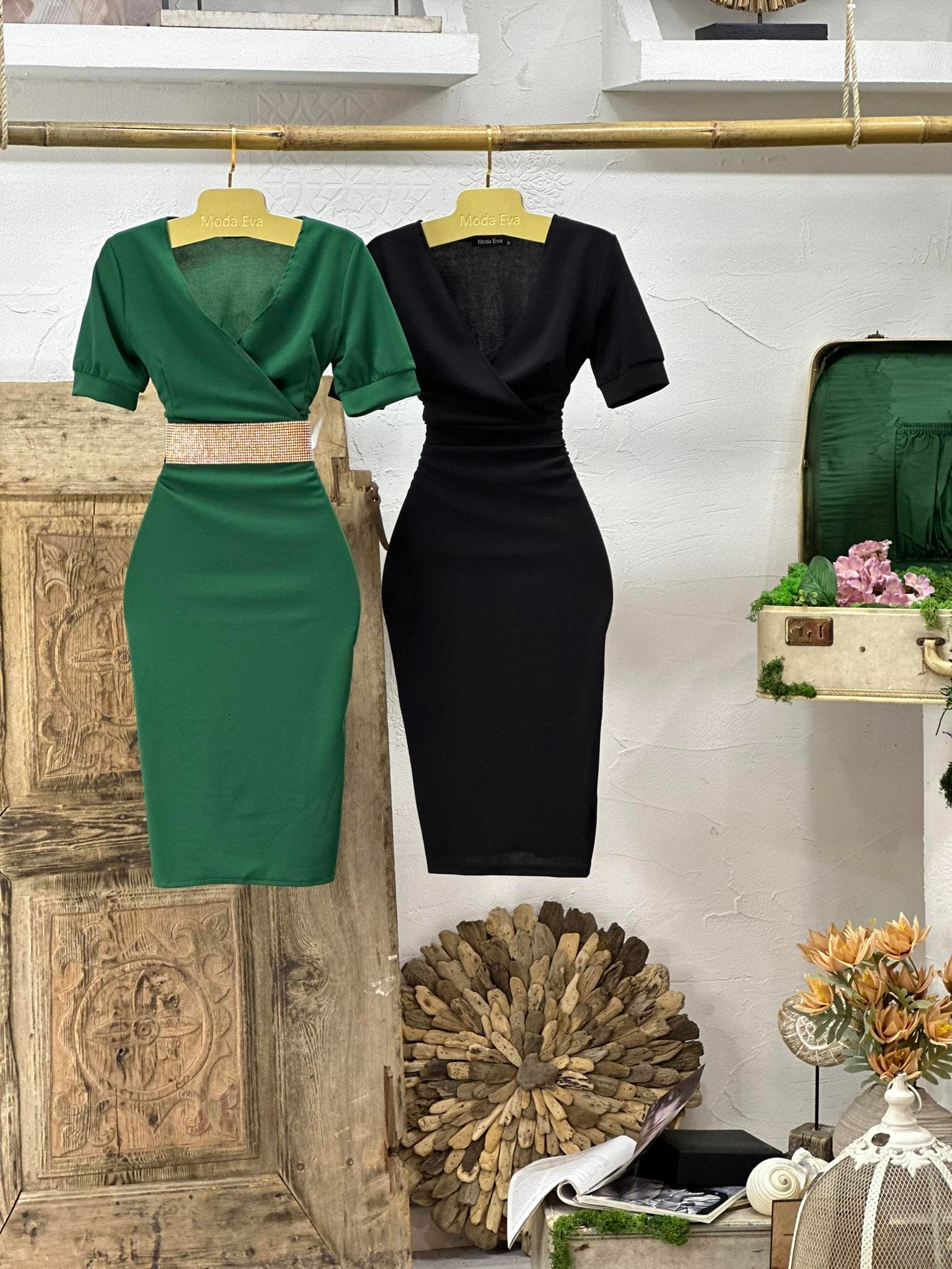 Crep Dokuma Kumaş Kruvaze Yaka Balon Kol Kalem Elbisemiz