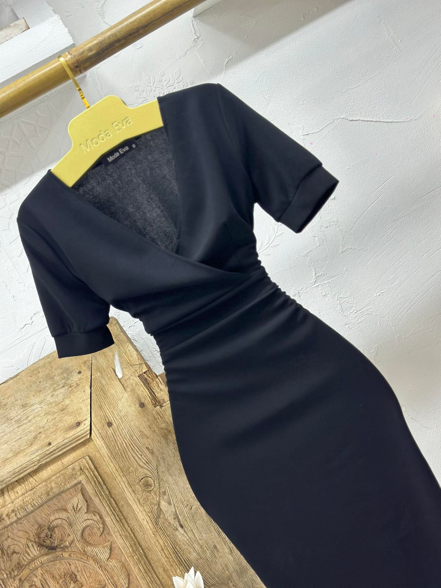 Crep Dokuma Kumaş Kruvaze Yaka Balon Kol Kalem Elbisemiz