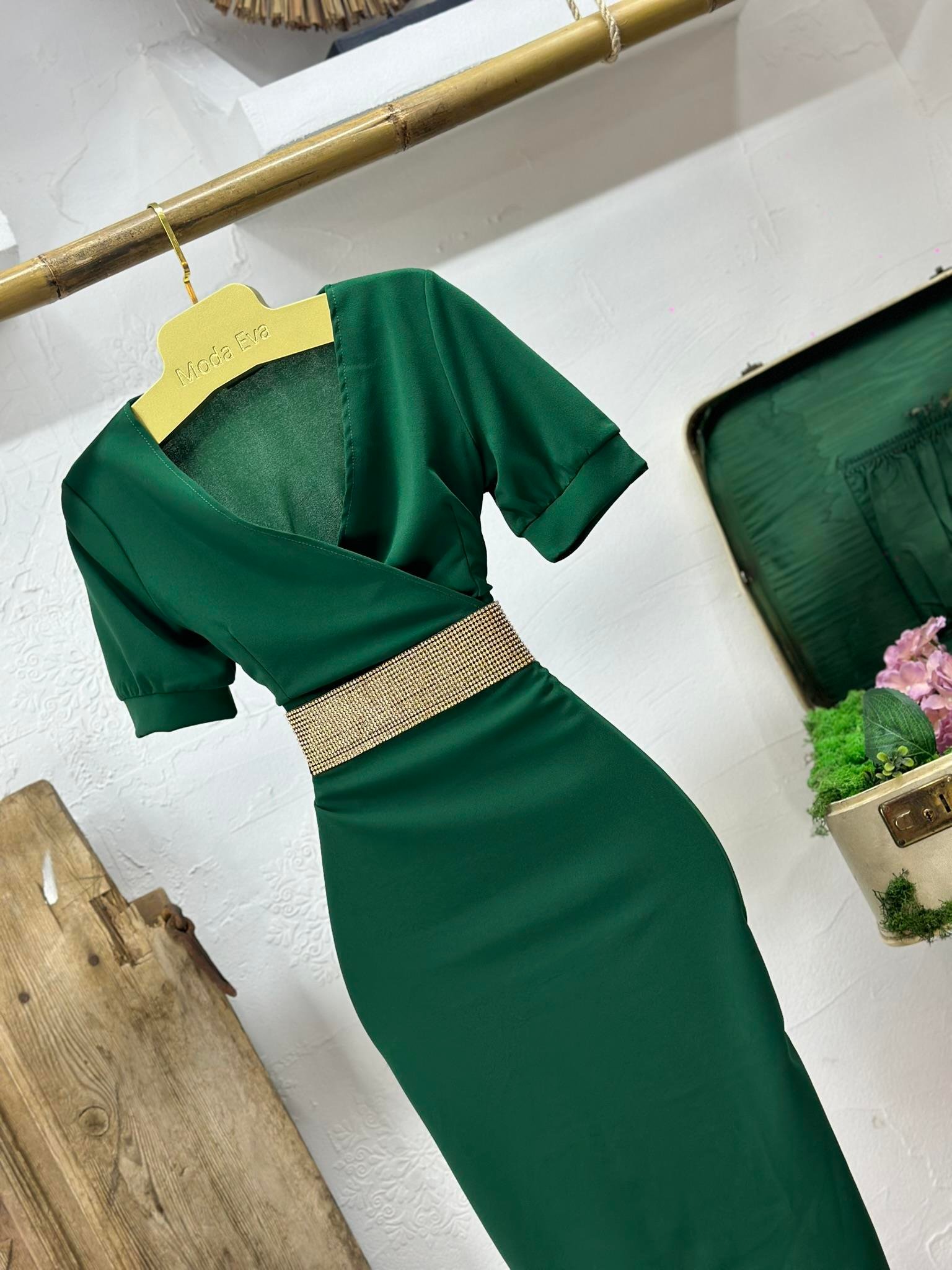 Crep Dokuma Kumaş Kruvaze Yaka Balon Kol Kalem Elbisemiz