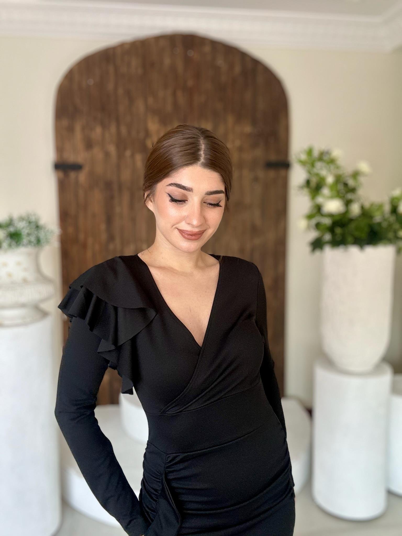 Crep Dokuma Kumaş Kruvaze Yaka Etek Ve Tek Omuz Fırfır Detay Elbise