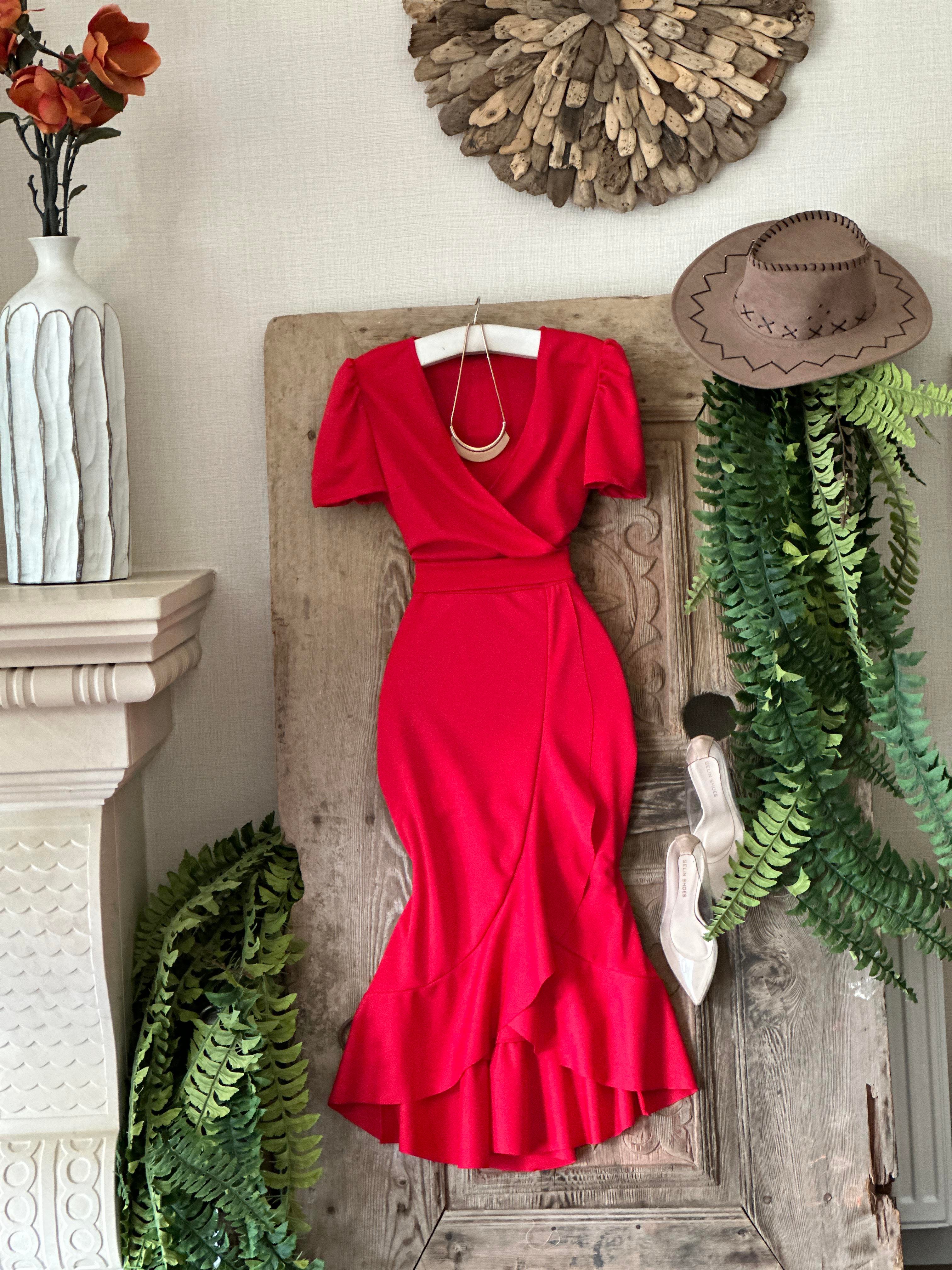 Crep Dokuma Kumaş Kruvaze Yaka Volan Detaylı Midi Boy Elbise