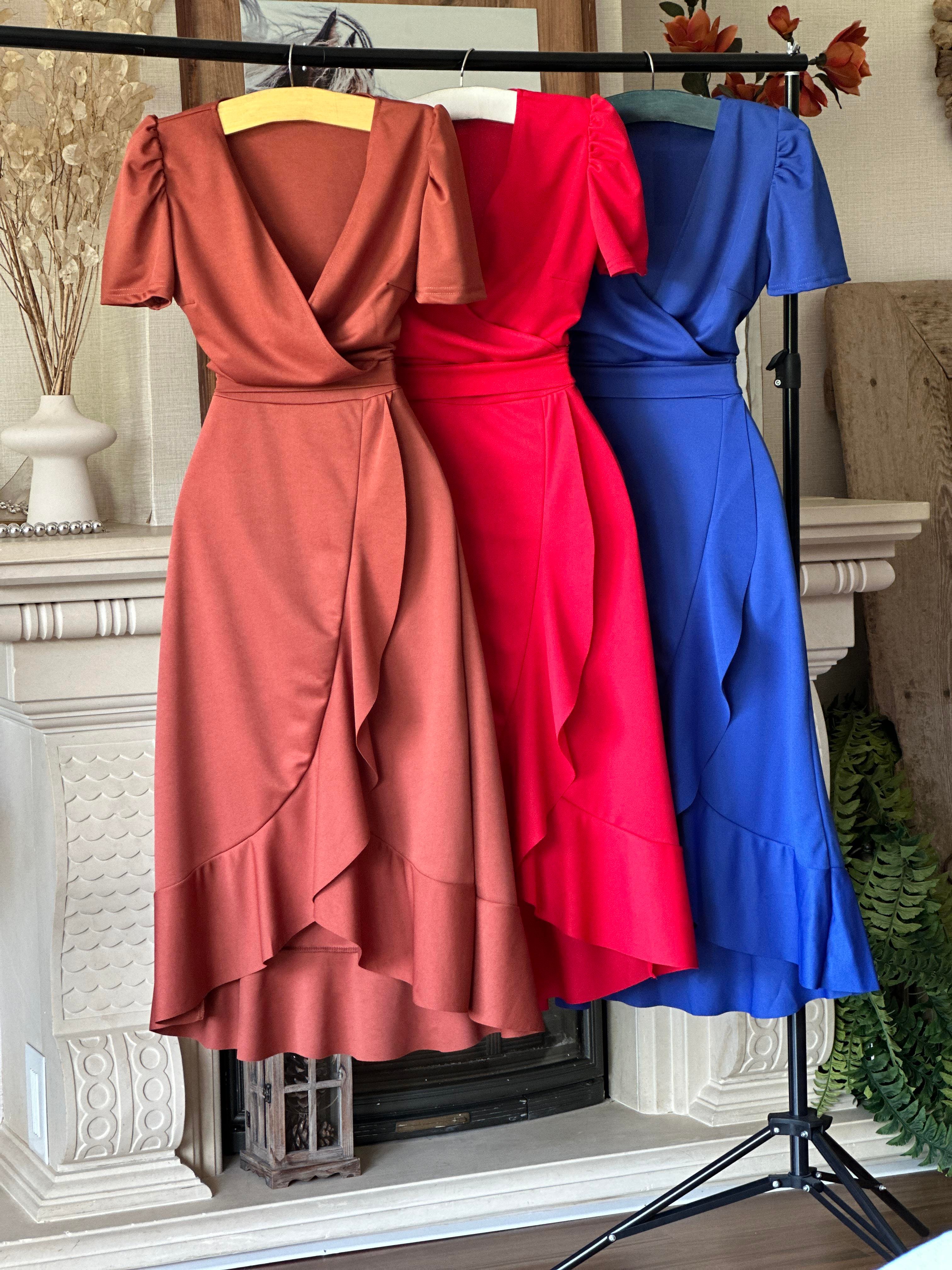 Crep Dokuma Kumaş Kruvaze Yaka Volan Detaylı Midi Boy Elbise