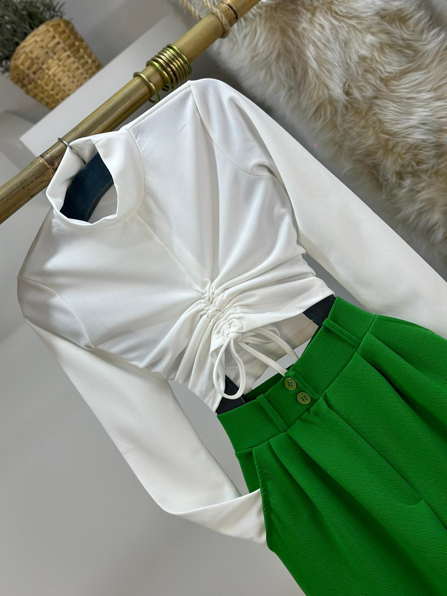 Crep Dokuma Kumaş Önü Kanallı Büzgü Detay Bluz 