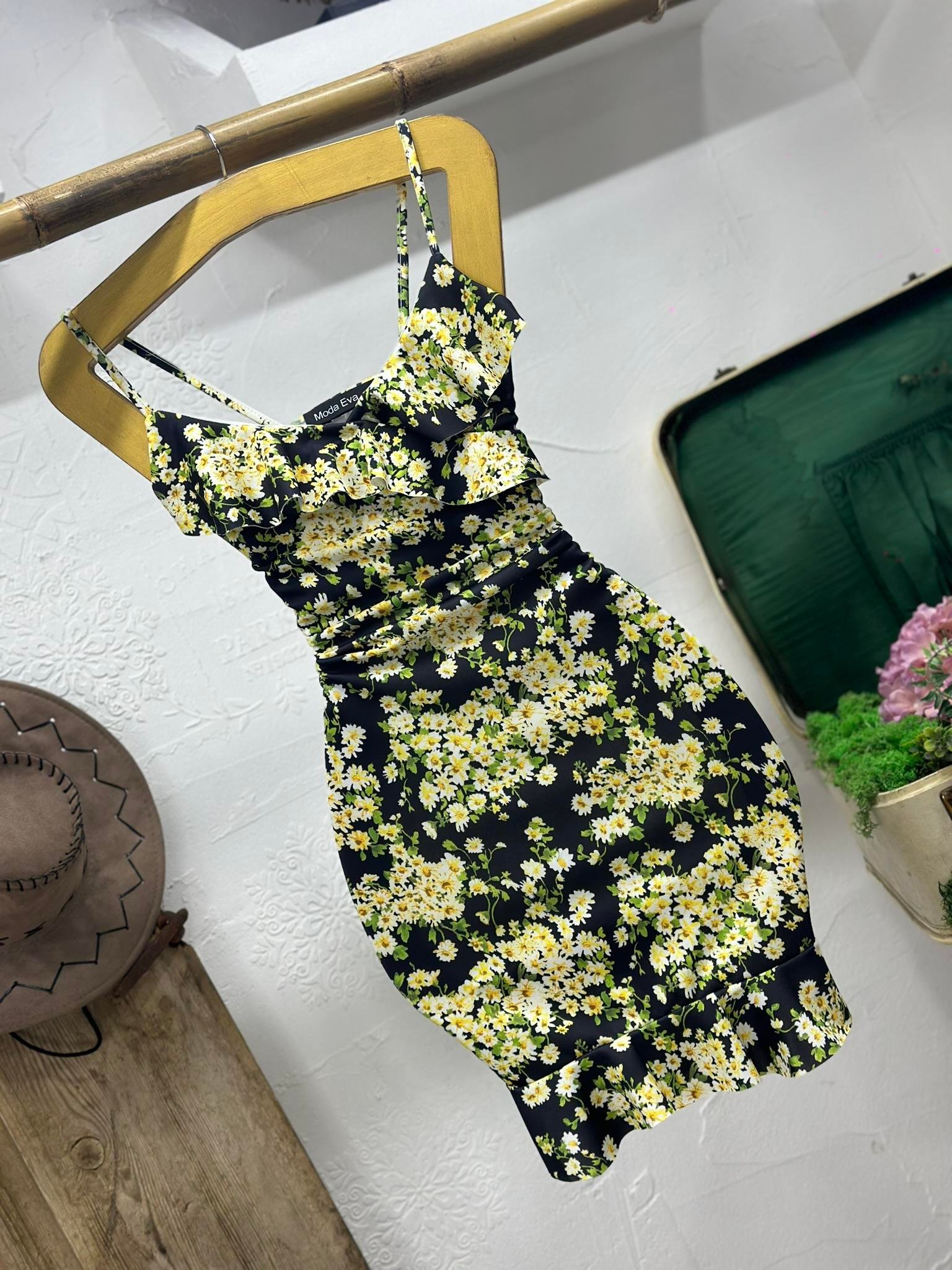 Crep Dokuma Kumaş Papatya Desenli Askılı Volan Detay Tasarım Elbise