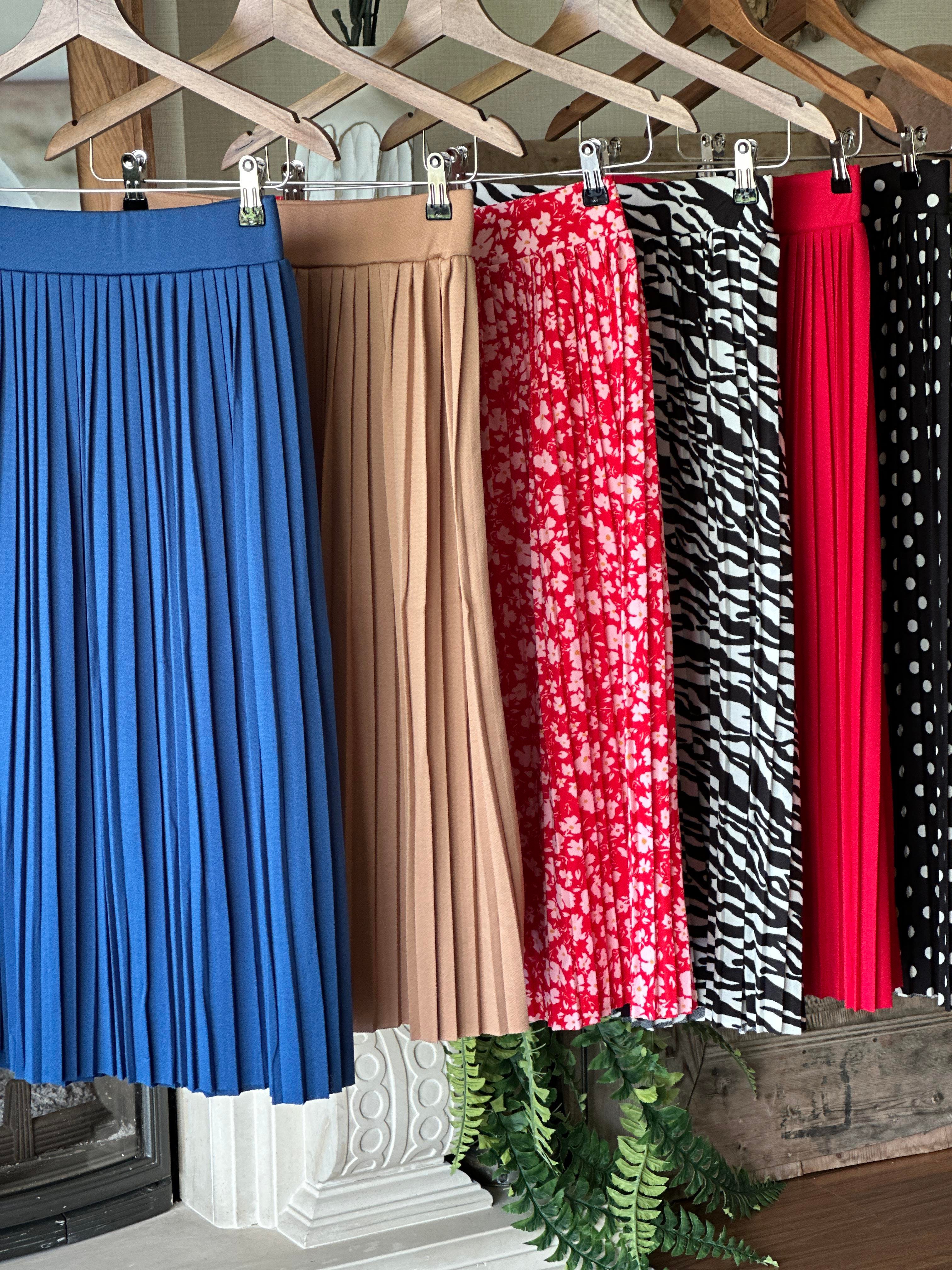 Crep Dokuma Kumaş Pliseli Çiçek Desen Midi Boy Etek 