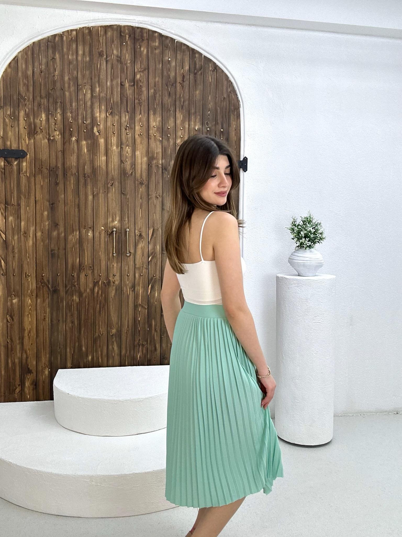 Crep Dokuma Kumaş Pliseli Çiçek Desen Midi Boy Etek 