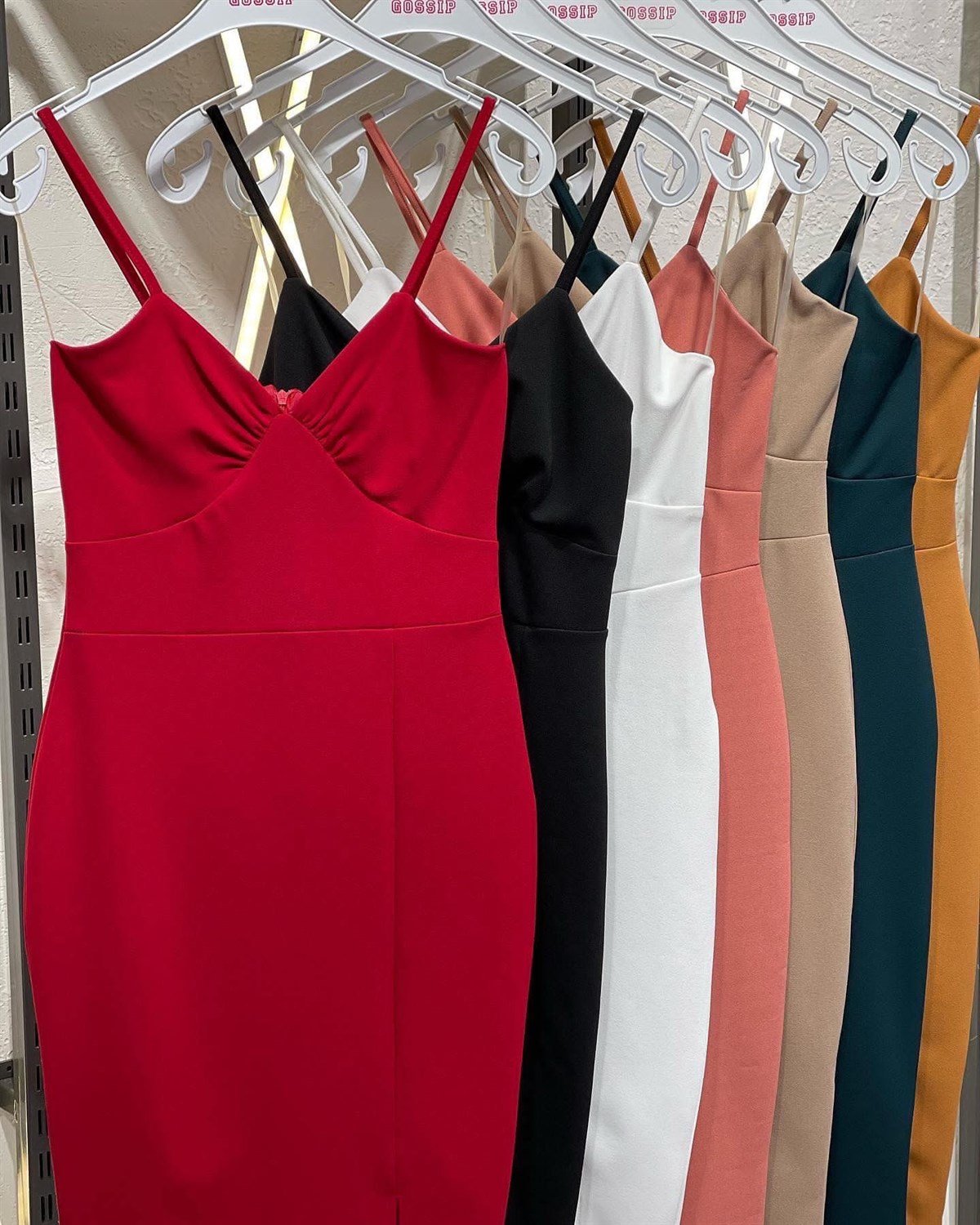 CREP DOKUMA KUMAŞ YIRTMAÇLI KALEM ELBİSE - SİYAH