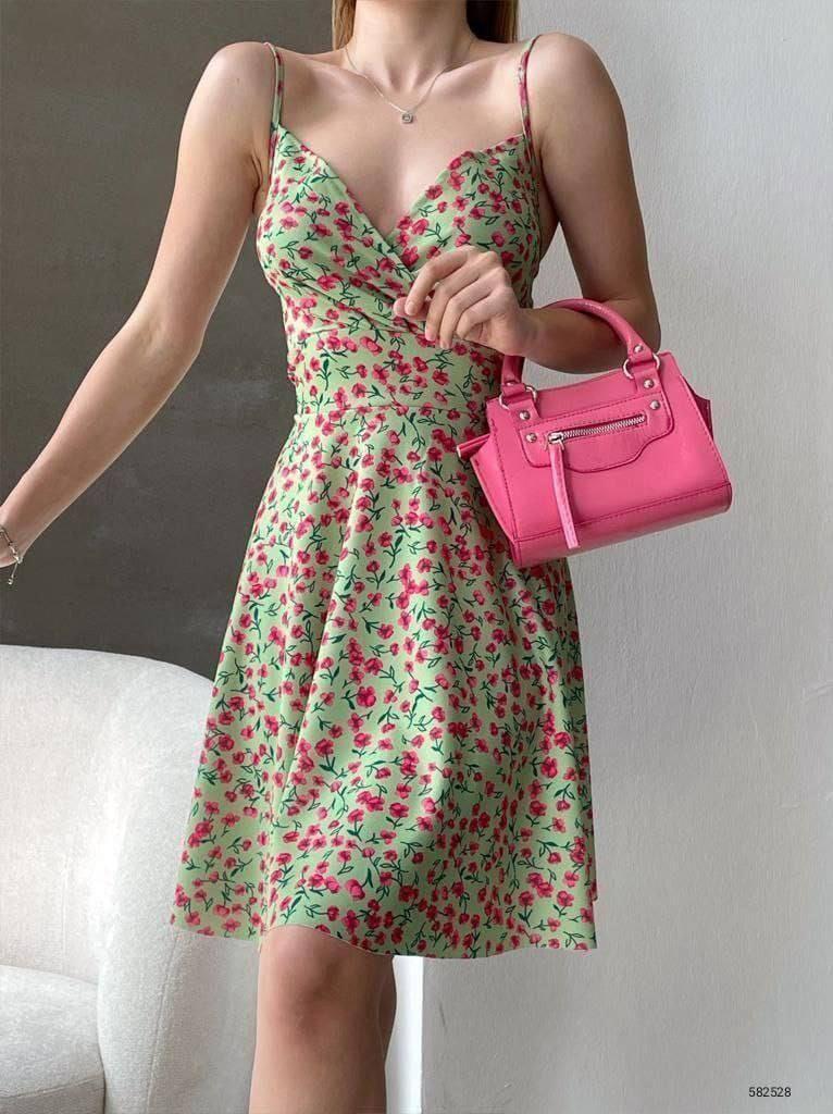 Crep Dokuma Pembe Çıtır Desenli Askılı Kloş Elbisemiz