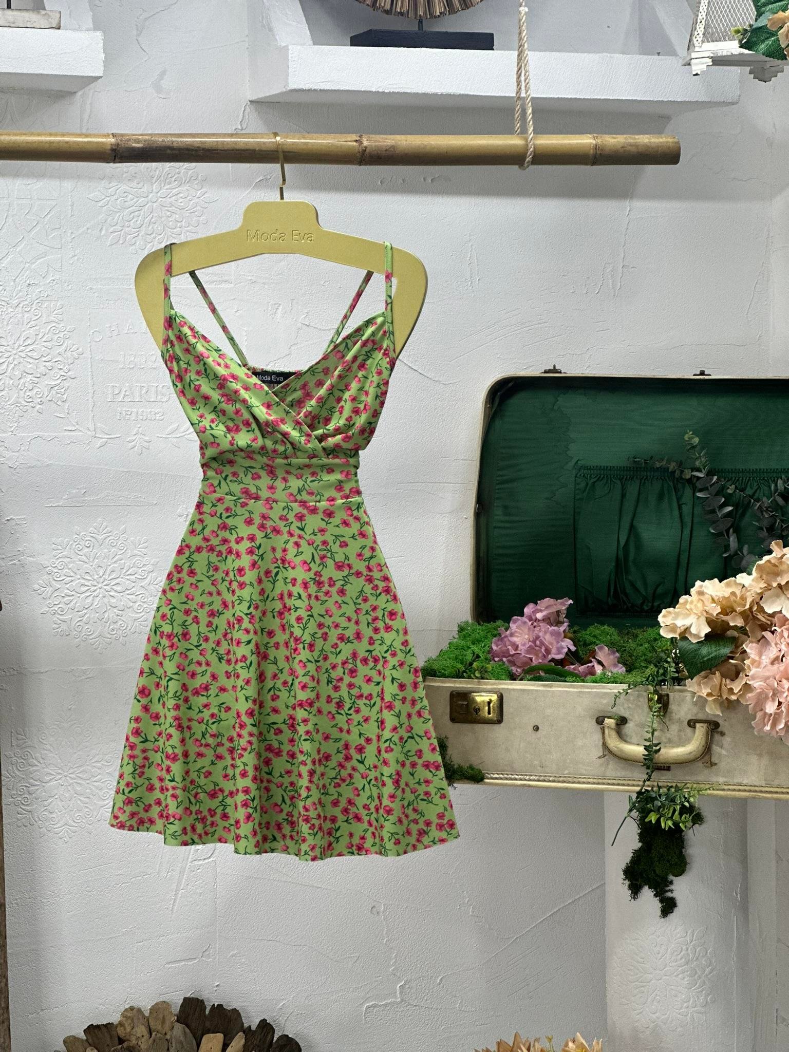 Crep Dokuma Pembe Çıtır Desenli Askılı Kloş Elbisemiz