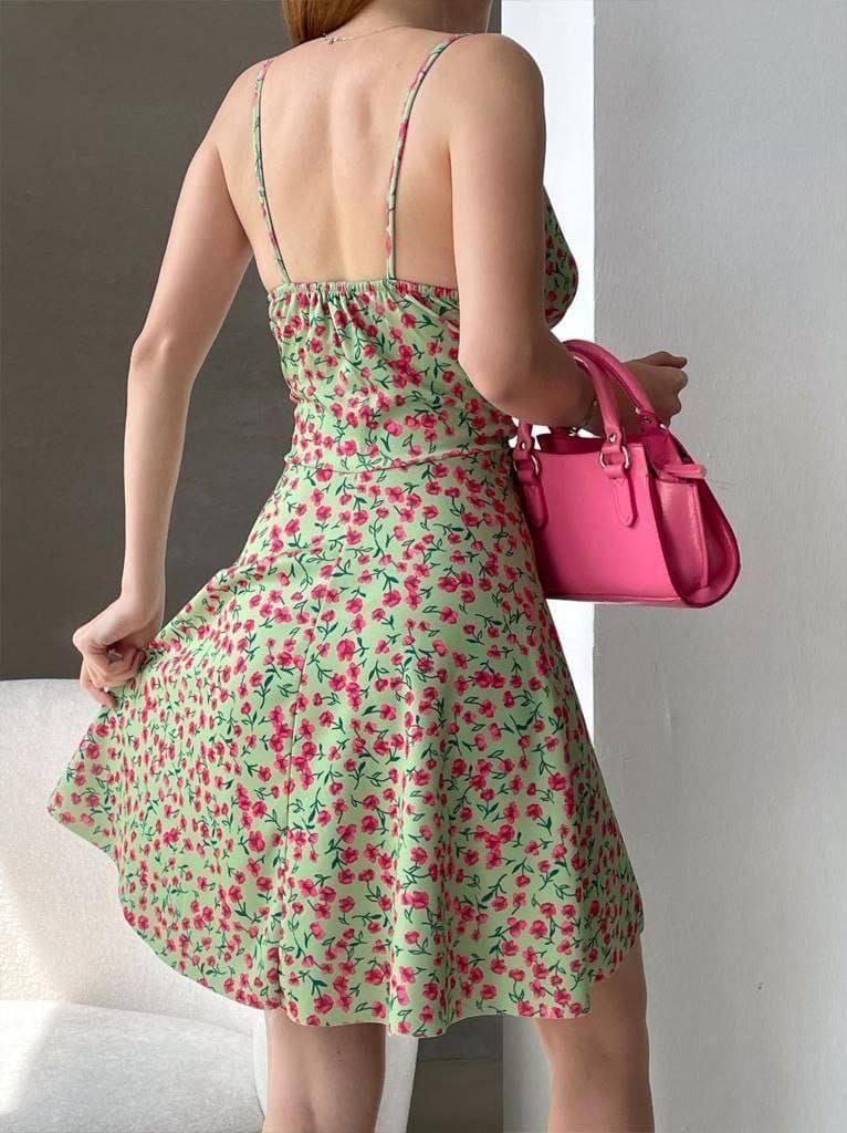 Crep Dokuma Pembe Çıtır Desenli Askılı Kloş Elbisemiz