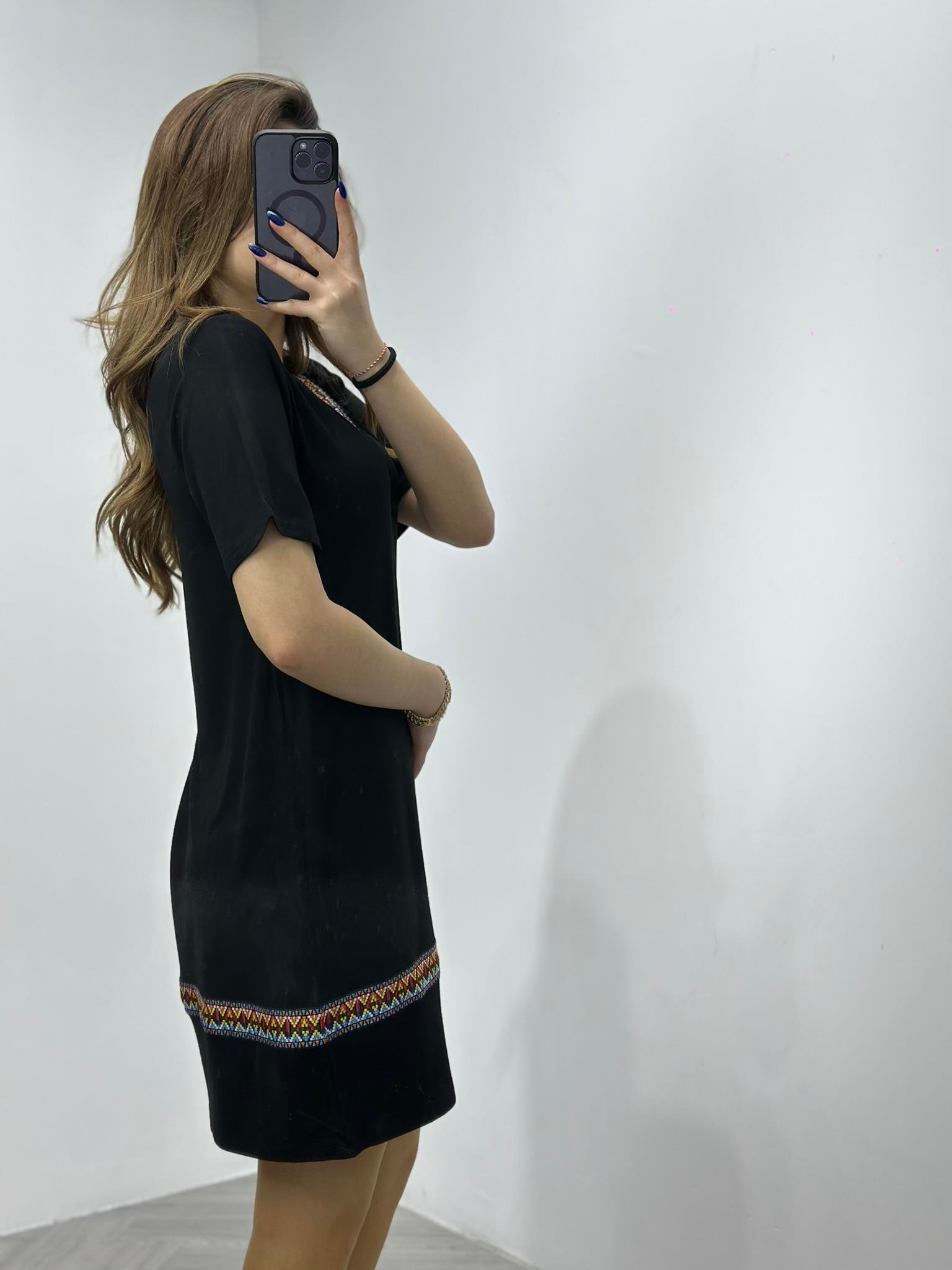 Crep Kumaş Etnik Desen Şeritli V Yaka Rahat Elbise Siyah