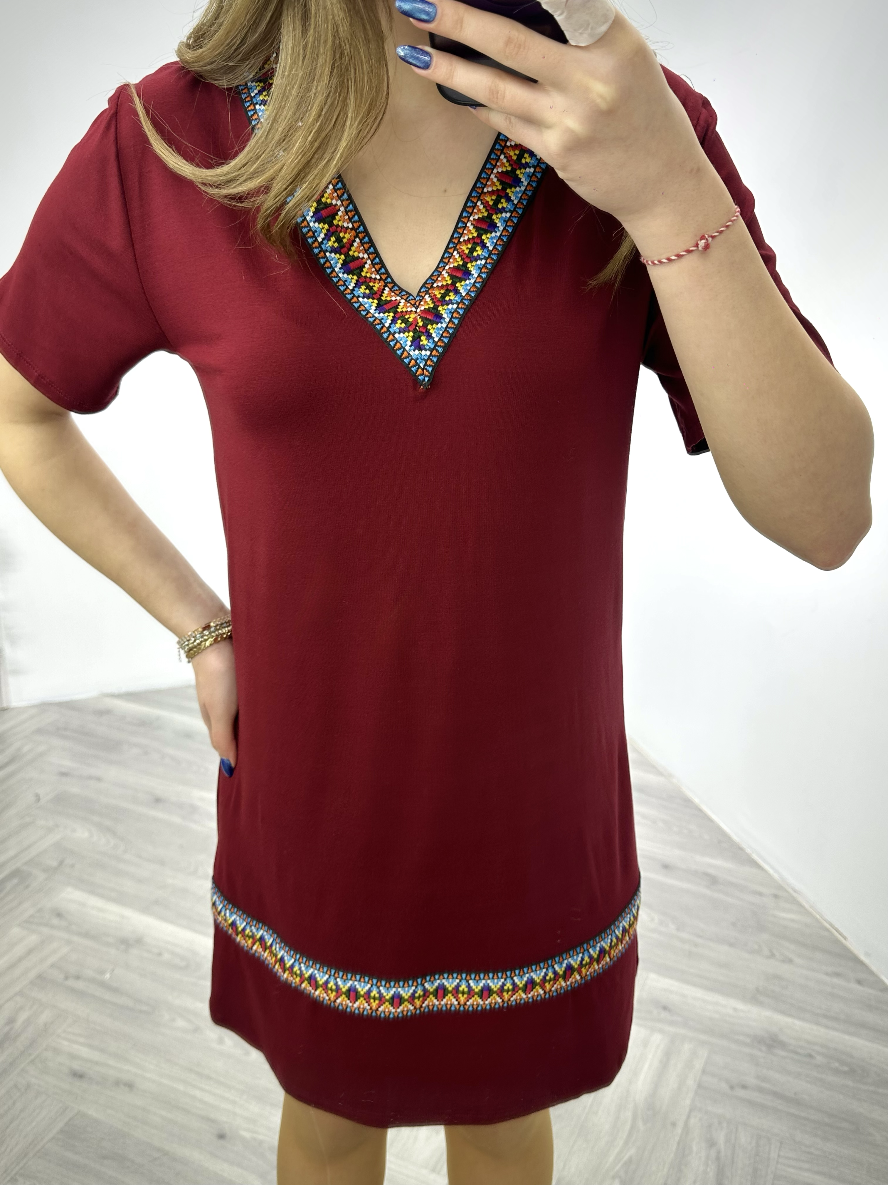 Crep Kumaş Etnik Desen Şeritli V Yaka Rahat Elbise Bordo