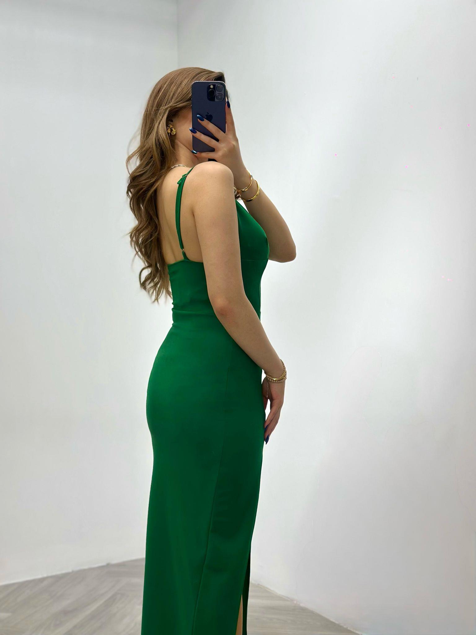 Crep Kumaş Kalp Yaka Askılı Göğüs Dolgulu Özel Üretim Kalem Elbise Yeşil