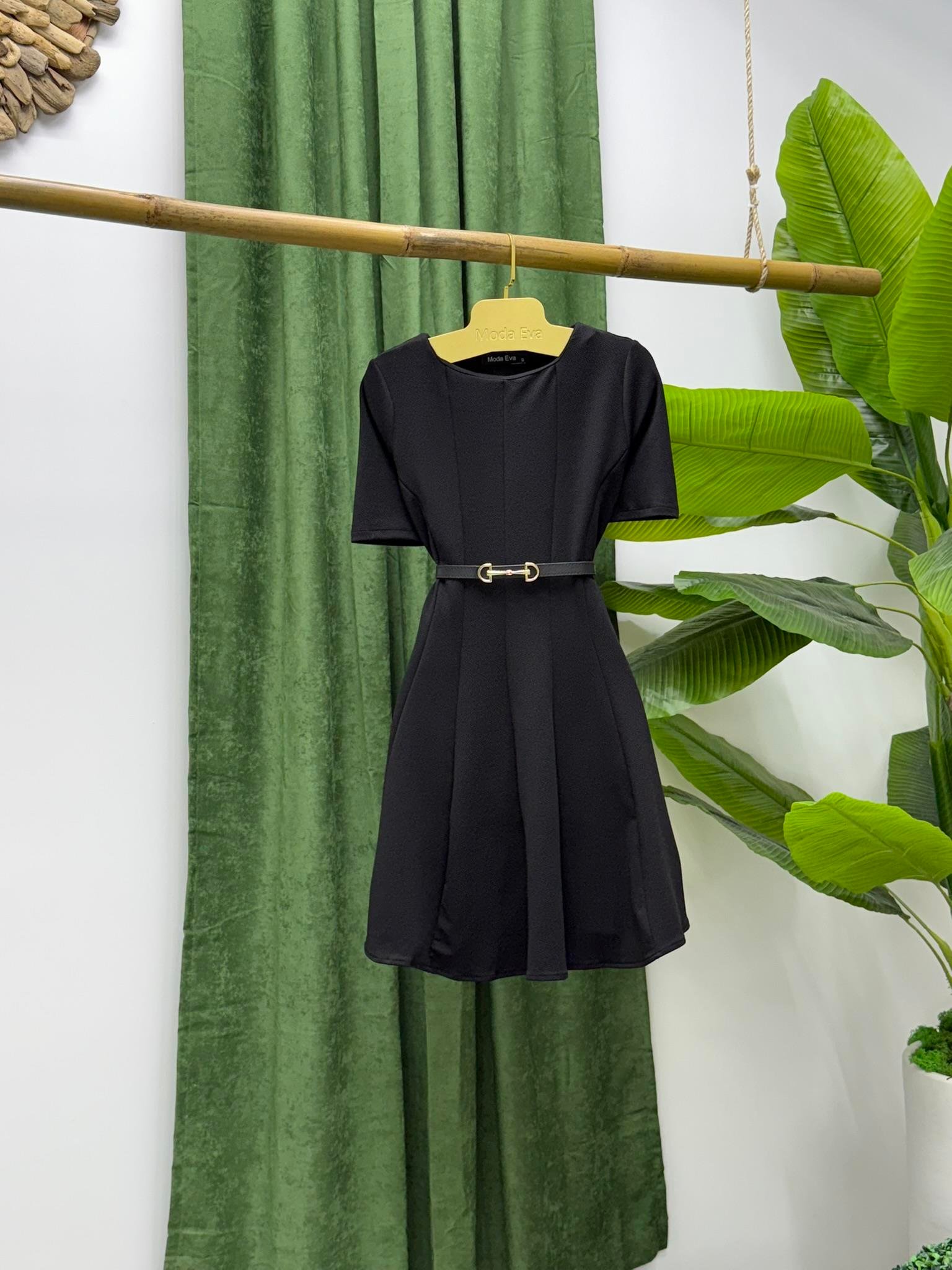 Crep Kumaş Kısa Kol Eteği Kloş Parça Dikişli Elbise Siyah