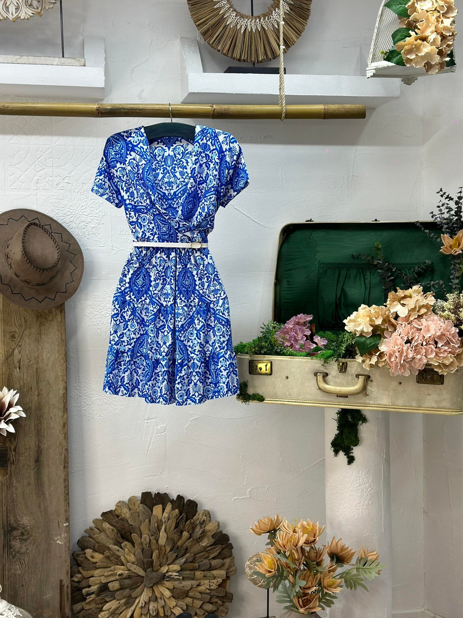 Crep Kumaş Kruvaze Yaka Kısa Kol Kloş Elbise