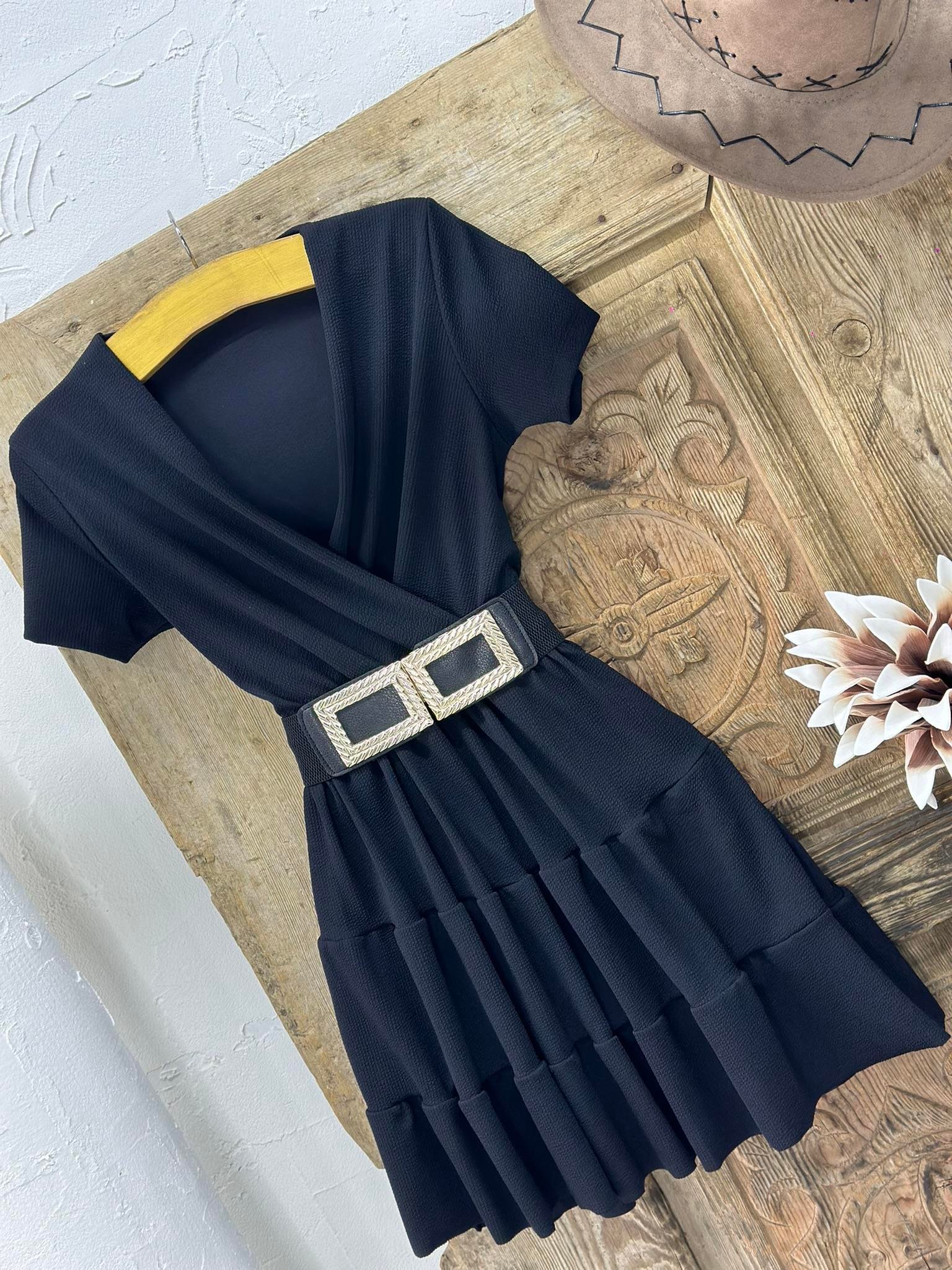 Crep Kumaş Kruvaze Yaka Kısa Kol Kloş Elbise