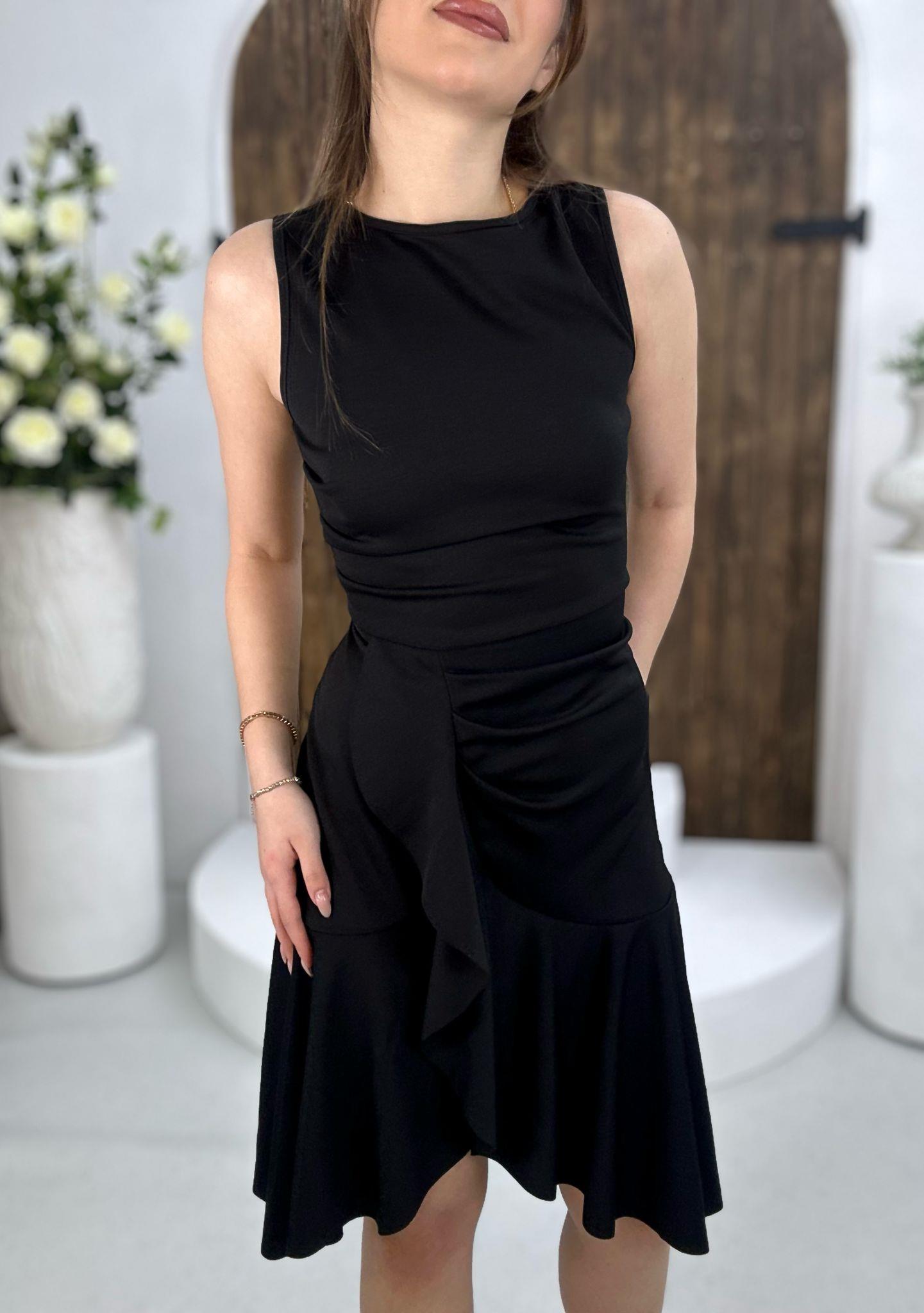 Dalgıç Kumaş Volan Detay Drapeli Elbisemiz Siyah