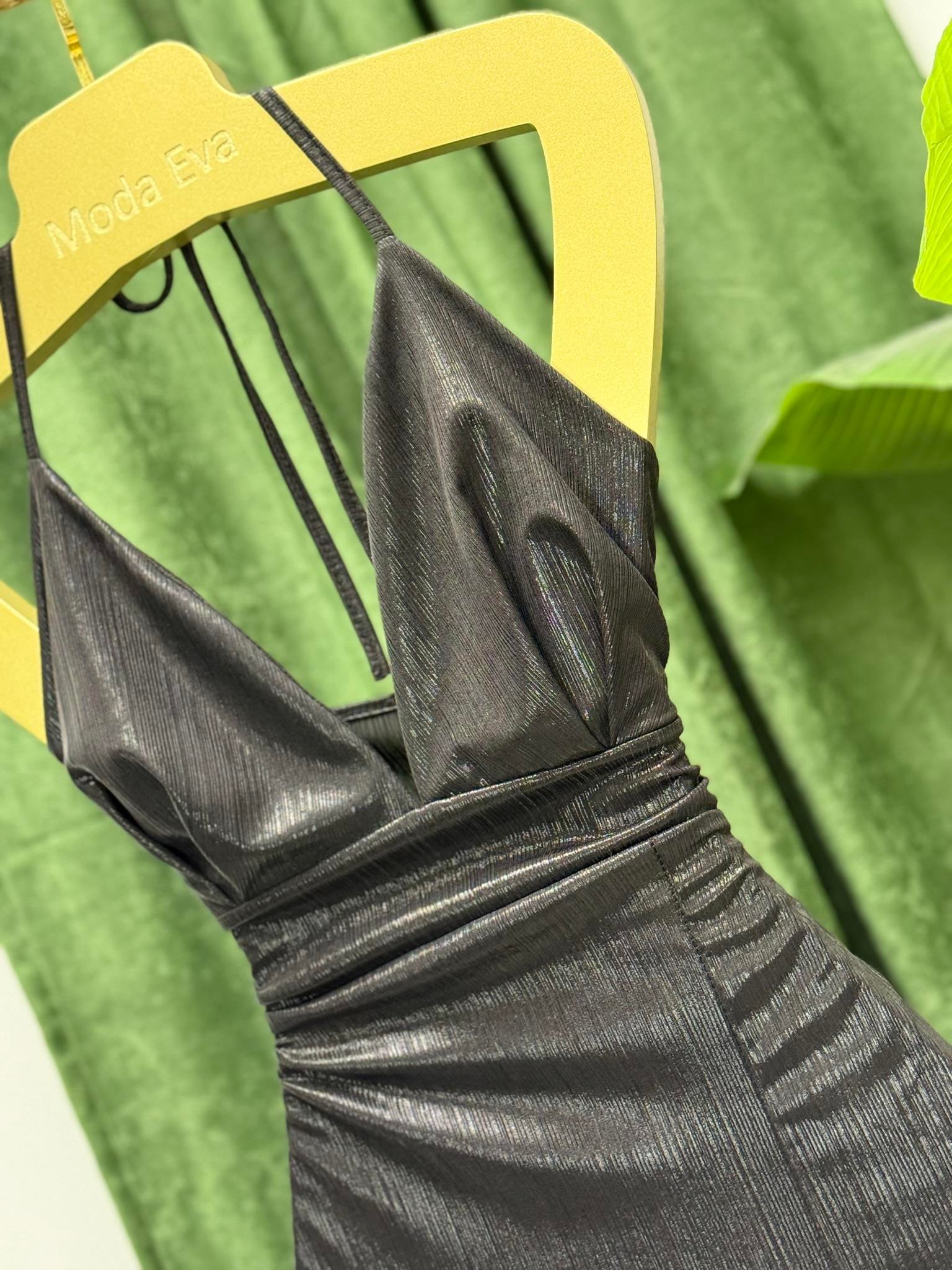 Derin V Yaka Boyundan Bağlamalı Tasarım Parlak Mini Elbise  Siyah