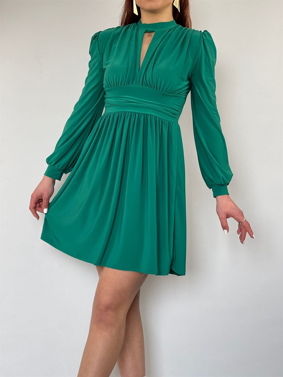 Derin V Yaka Dubble Kumaş Büzgü Detaylı Kloş Elbise