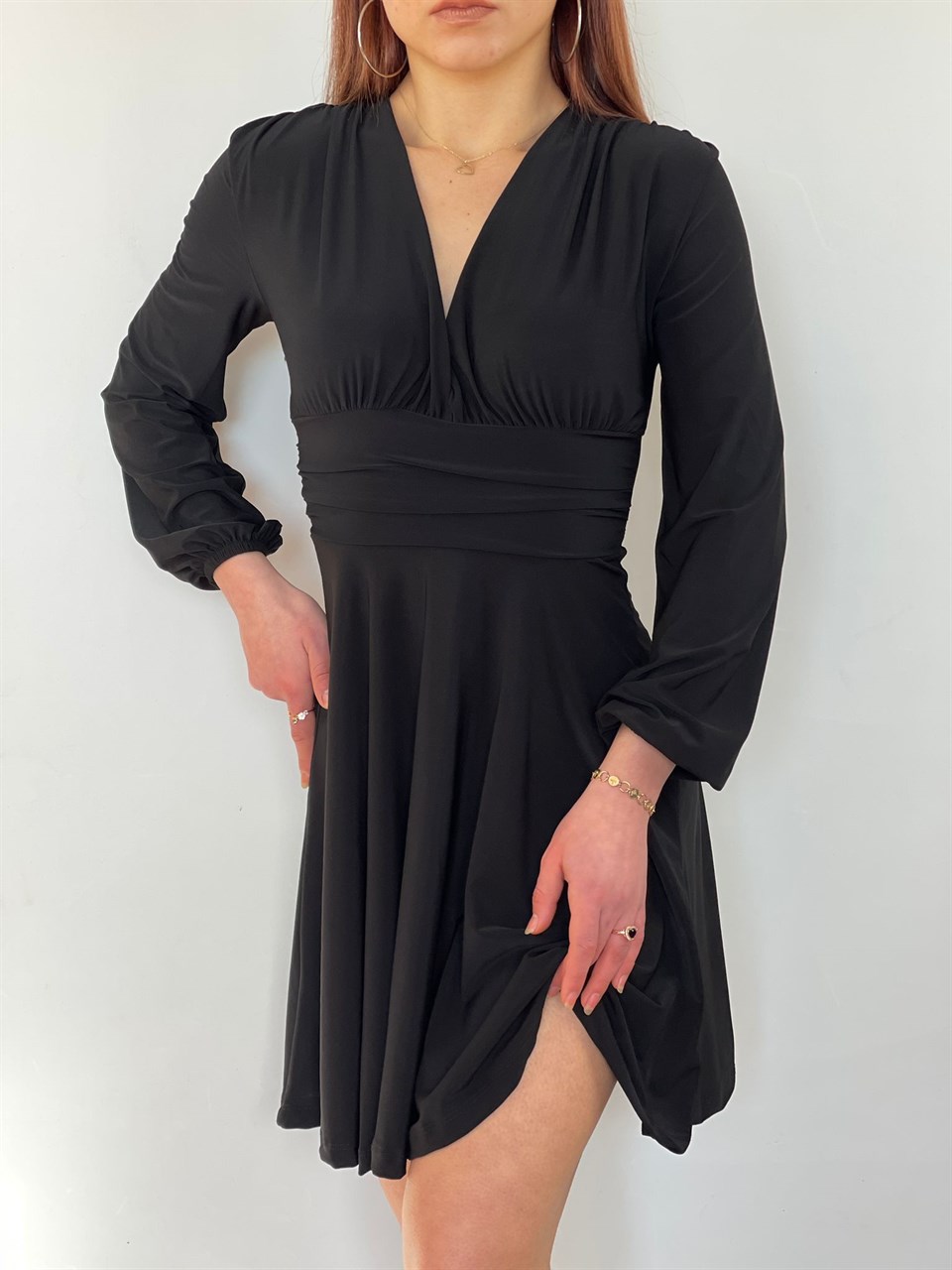 Derin V Yaka Dubble Kumaş Büzgü Detaylı Kloş Elbise