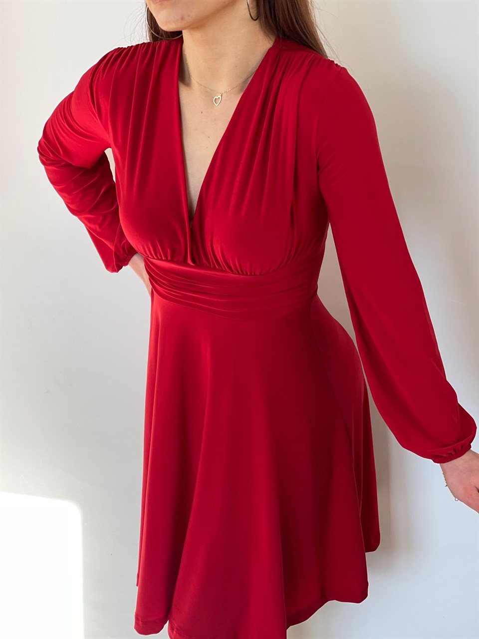 Derin V Yaka Dubble Kumaş Büzgü Detaylı Kloş Elbise