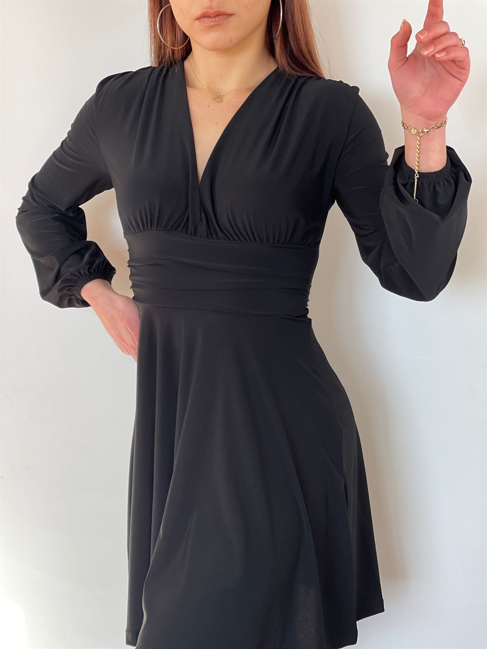 Derin V Yaka Dubble Kumaş Büzgü Detaylı Kloş Elbise