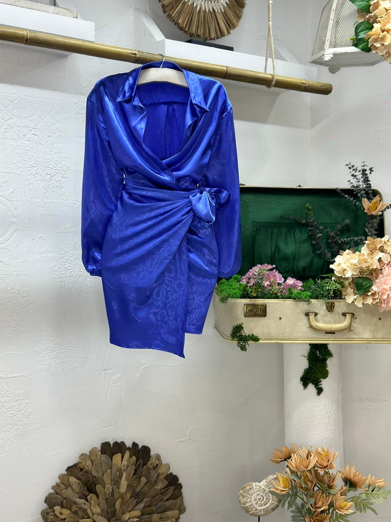 Dokulu İpek Saten Kumaş Gömlek Yaka Anvalop Tasarım Elbise