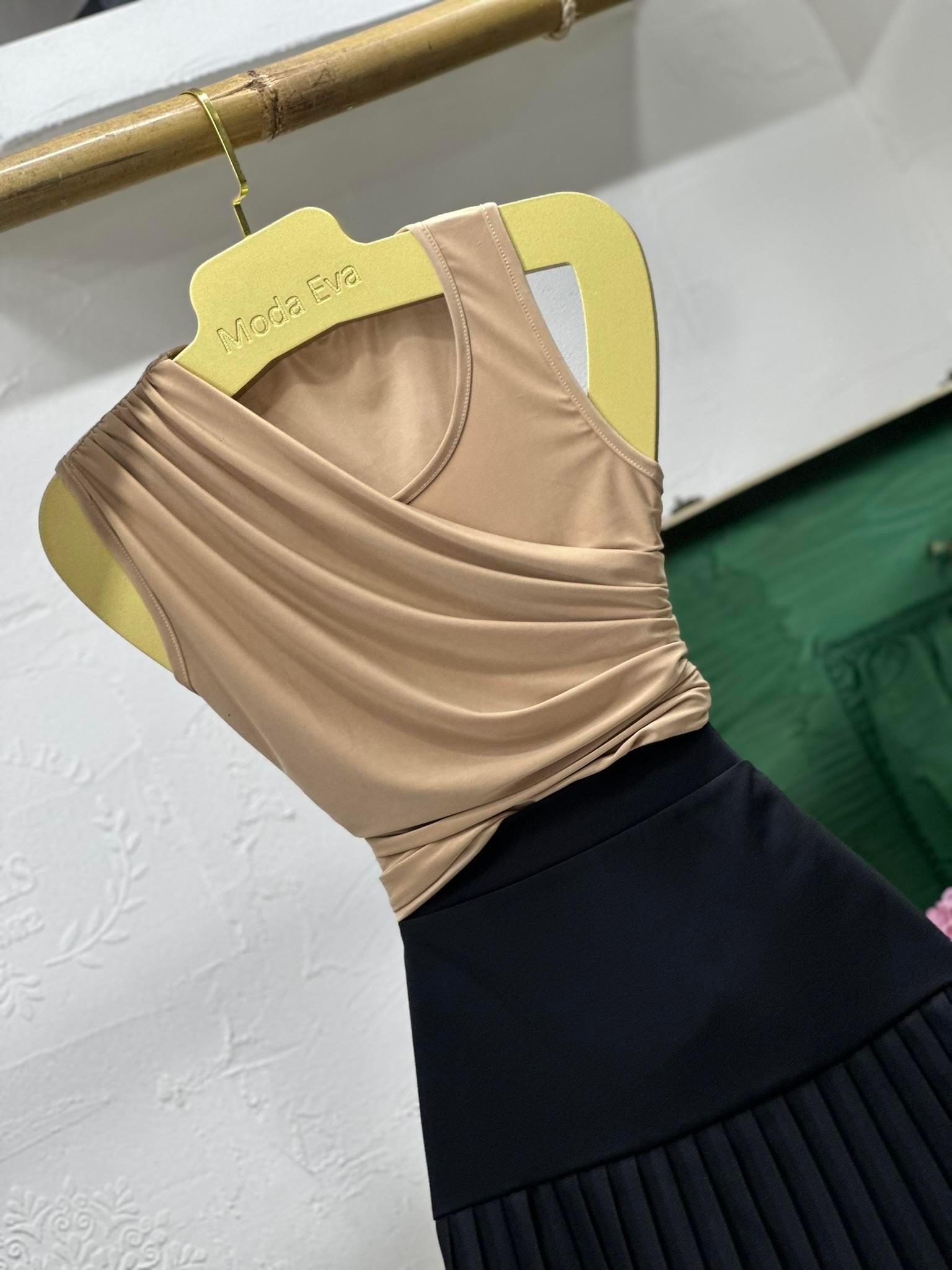 Drape Detaylı Sandy Kumaş Sıfır Kol Bluz