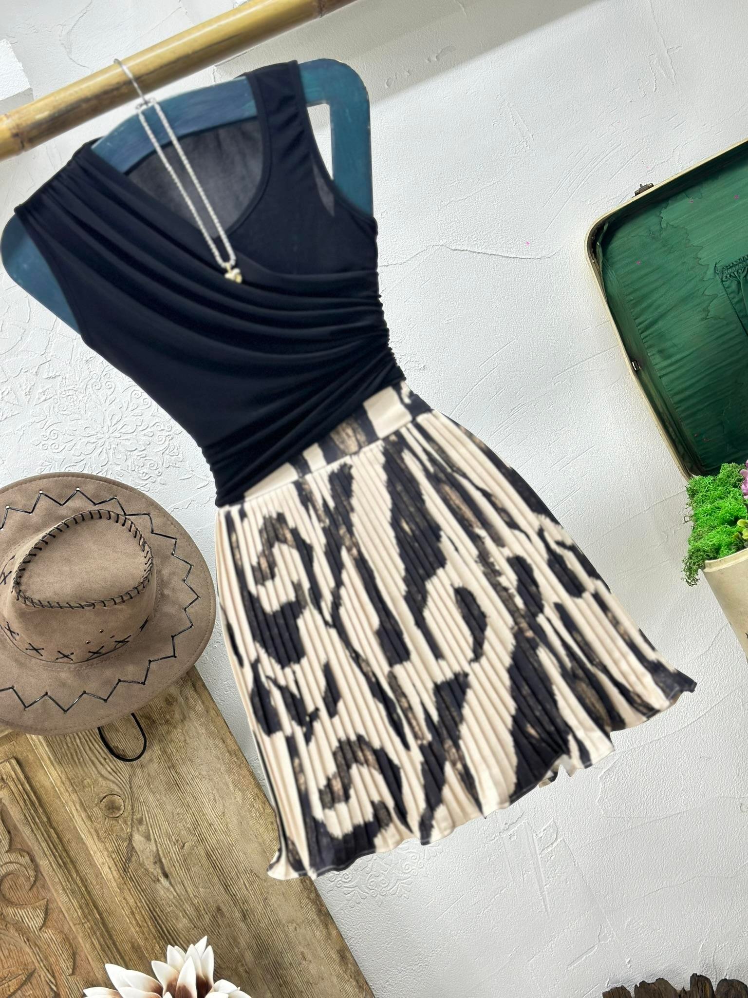 Drape Detaylı Sandy Kumaş Sıfır Kol Bluz