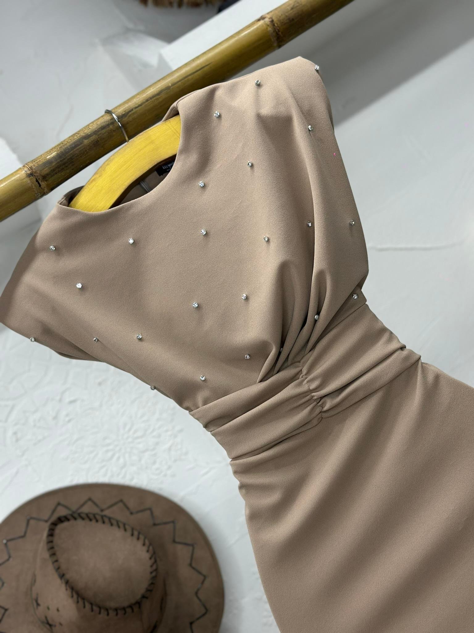 Dubble Kumaş Taş Dizayn Bel Detay Midi Boy Elbise