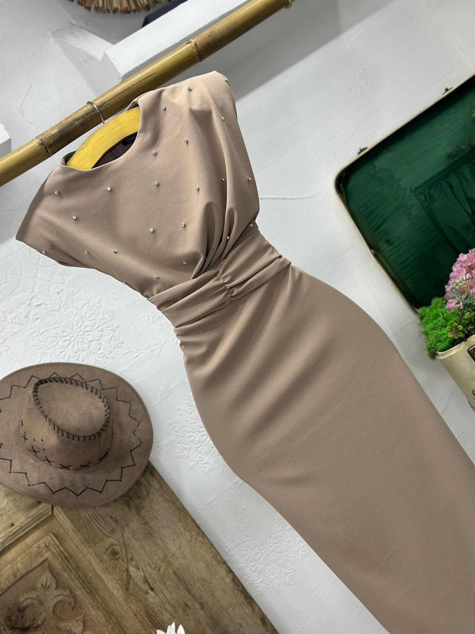 Dubble Kumaş Taş Dizayn Bel Detay Midi Boy Elbise