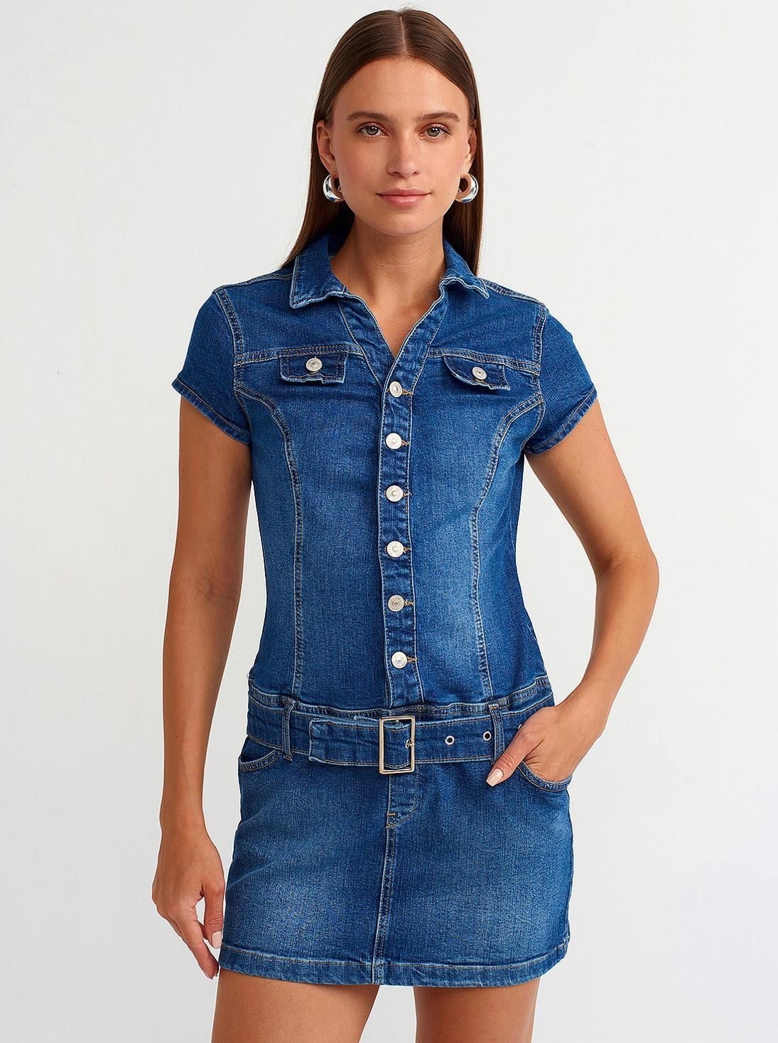 Düğmeli Eteği Kemer Detaylı Mini Jean Elbise